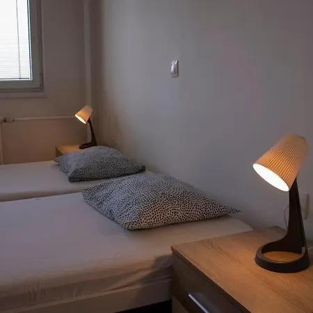 Lejlighed Utulny Byt Na Ulici Vrsovcu *